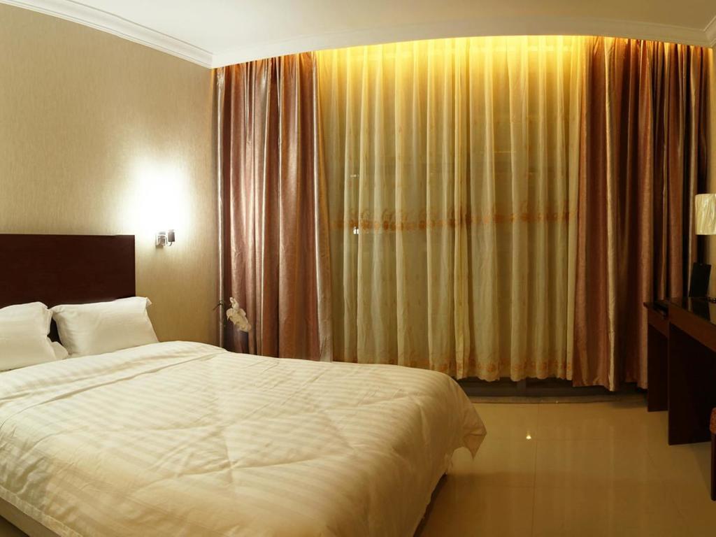 Baguio Crown Legacy Hotel Baguio City Oda fotoğraf